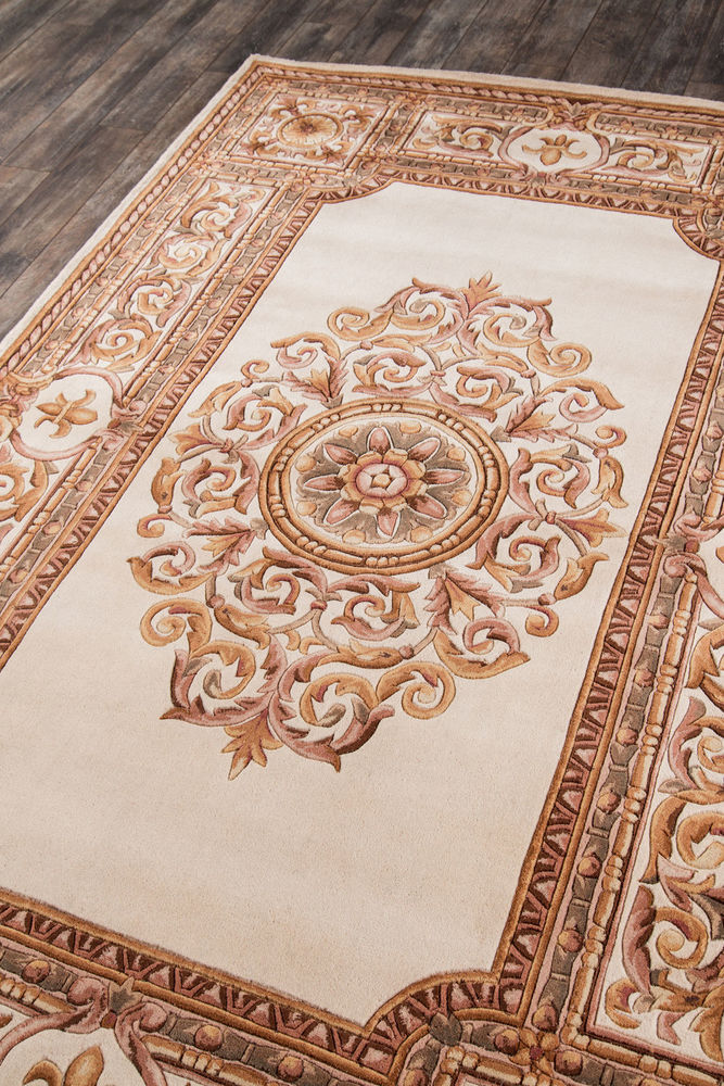 Momeni Maison MA08 Ivory Rug from the Assorted Traditional Rugs