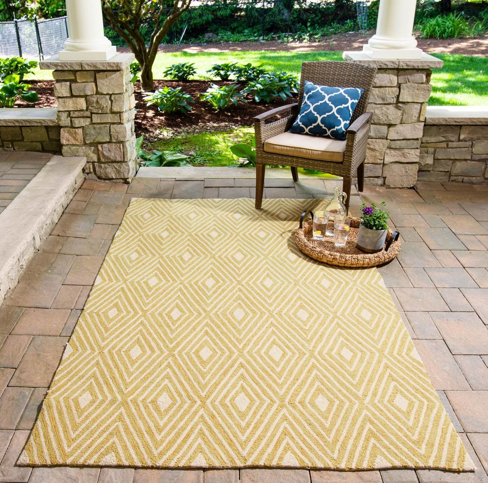 Momeni Veranda VR44 Yellow Outdoor Rug from the Bauhaus Minimal Design