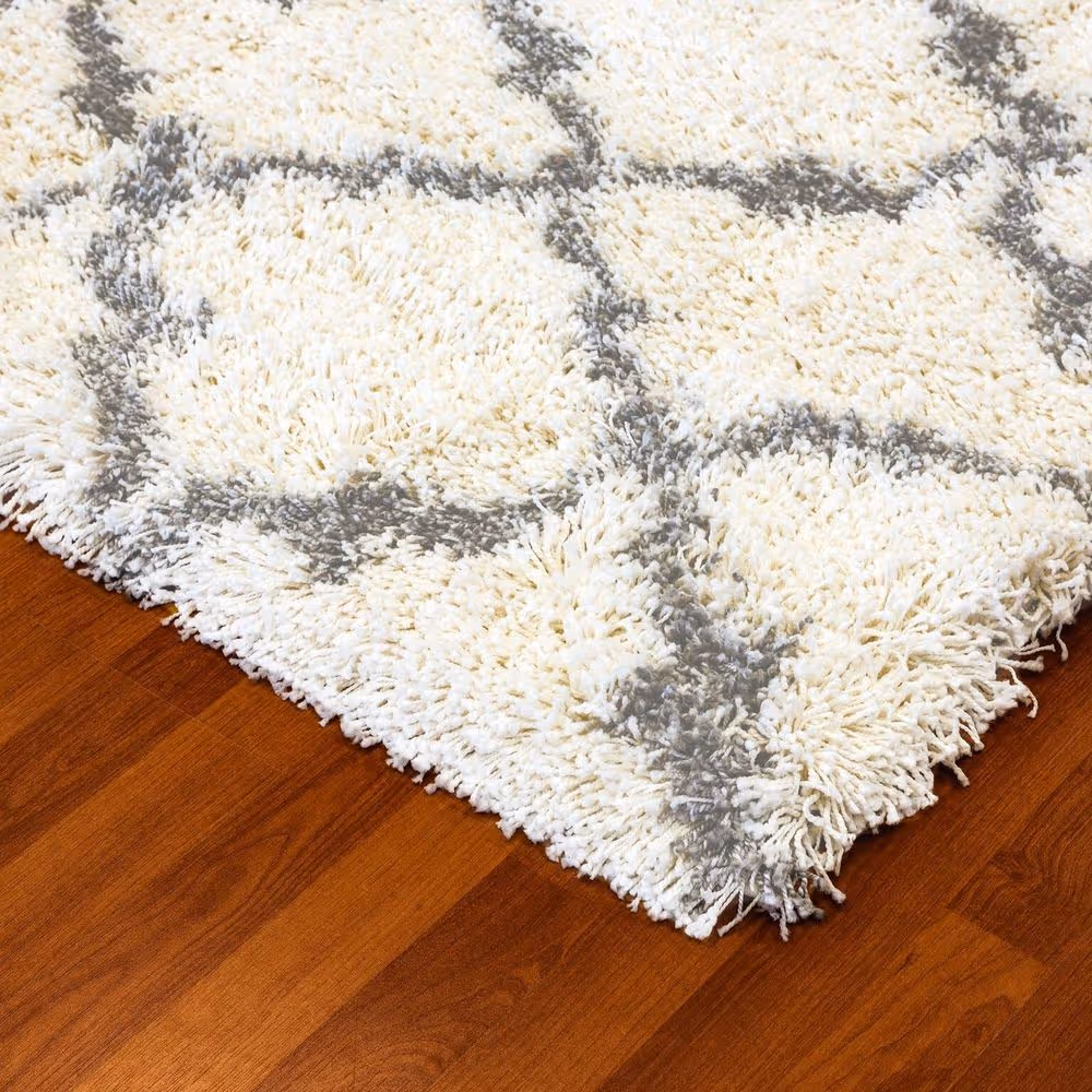 Modern Loom Crystal 8520 Cream/Grey Shag Rug from the Bauhaus Minimal