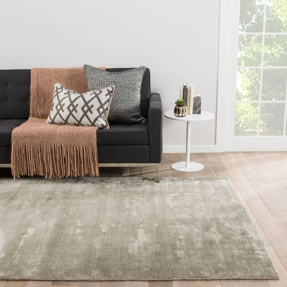 Jaipur Living Oxford OXD02 Oxford Oxford Tan Hand Loomed Silk Rug from